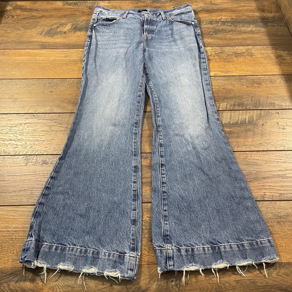 Express 70s Flare Mid Rise Jeans Medium Wash Raw Hem Size 8R Baggy Y2K 2000s